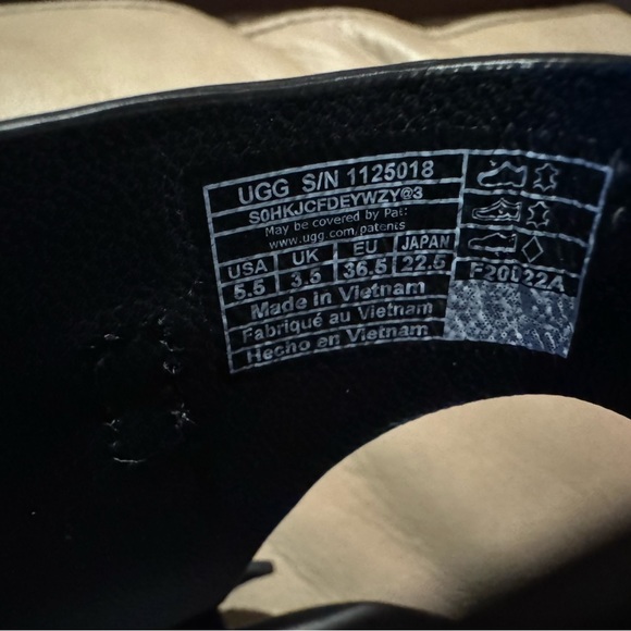 NWOB UGG Sandals Solivan Strap in leather - Picture 17 of 17